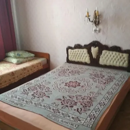 Квартира В Центре. Дельфинарий, Пляж Ланжерон Apartment *